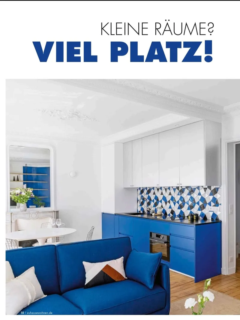Projet Charles Divry publié dans le magazine allemand Zuhause Wohnen, cuisine bleue et blanche